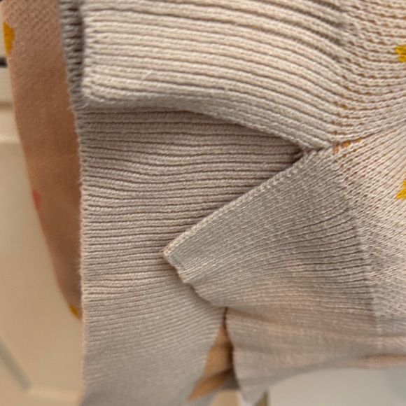 LOFT Women's Turtleneck Sweater - Cream with Heart Pattern - Picture 7 of 8